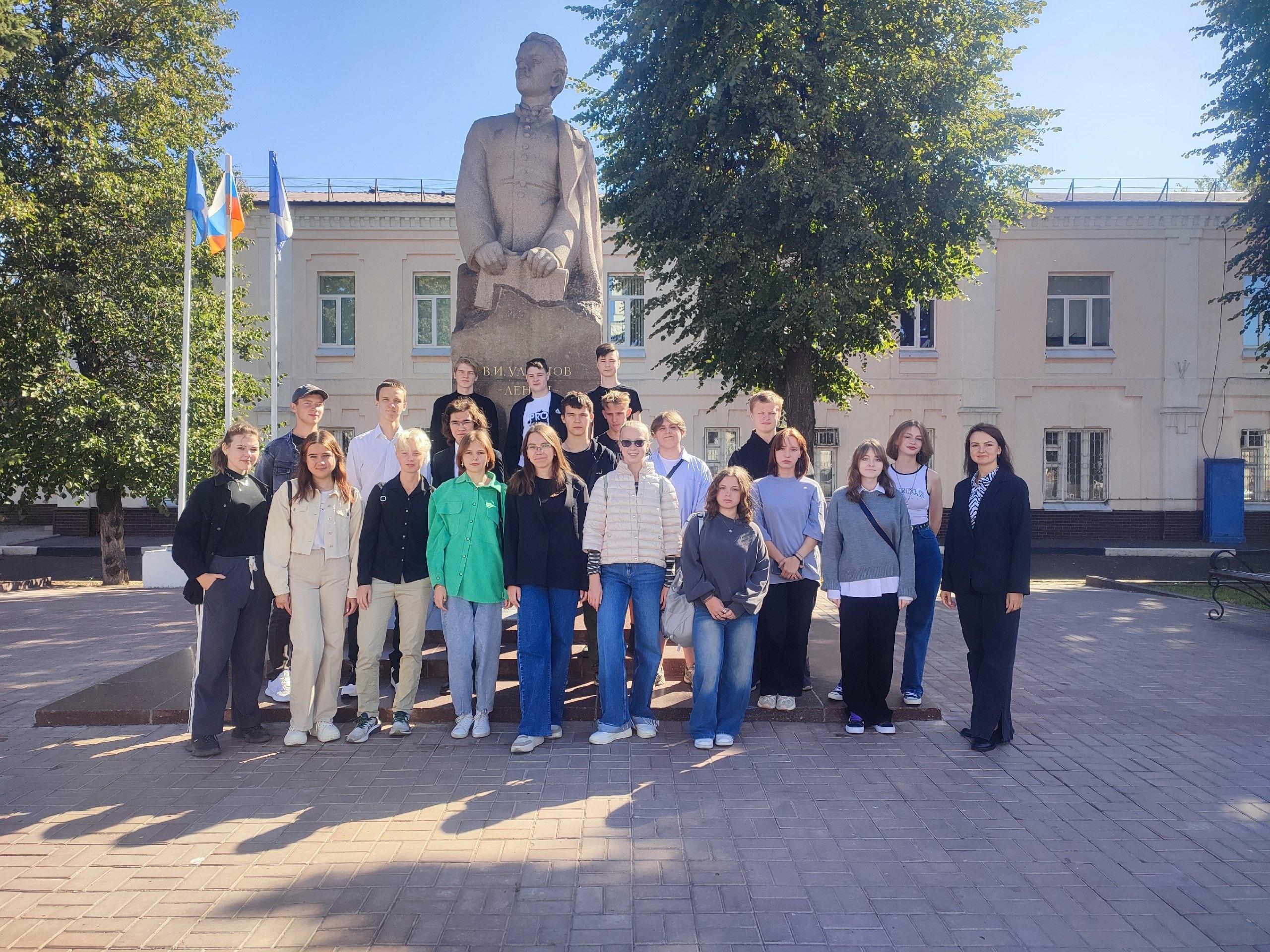 Открытие мемориальной доски в память о подвиге 154-й стрелковой дивизии.