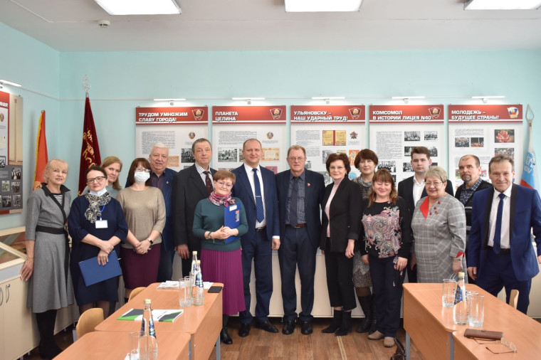 Встреча Главы города Ульяновска Вавилина Дмитрия Александровича с ветеранами комсомола в музее истории комсомола и молодёжи города Ульяновска в Лицее № 40 при УлГУ..